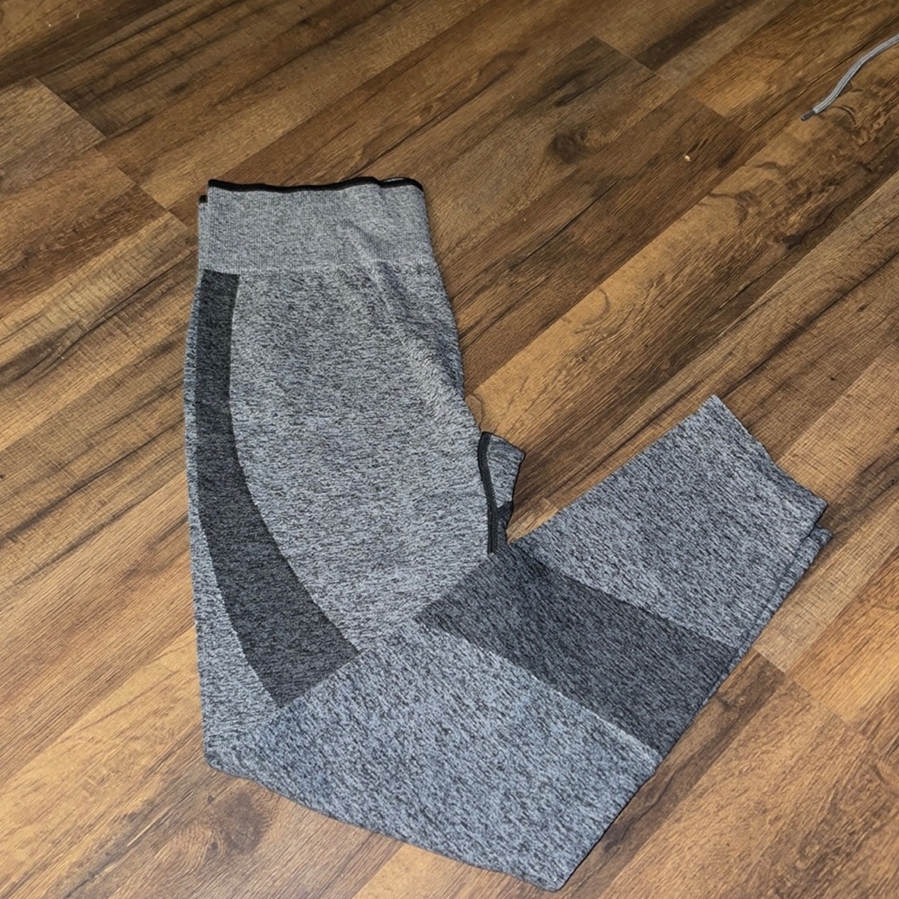 VS PINK SEAMLESS TIGHTS